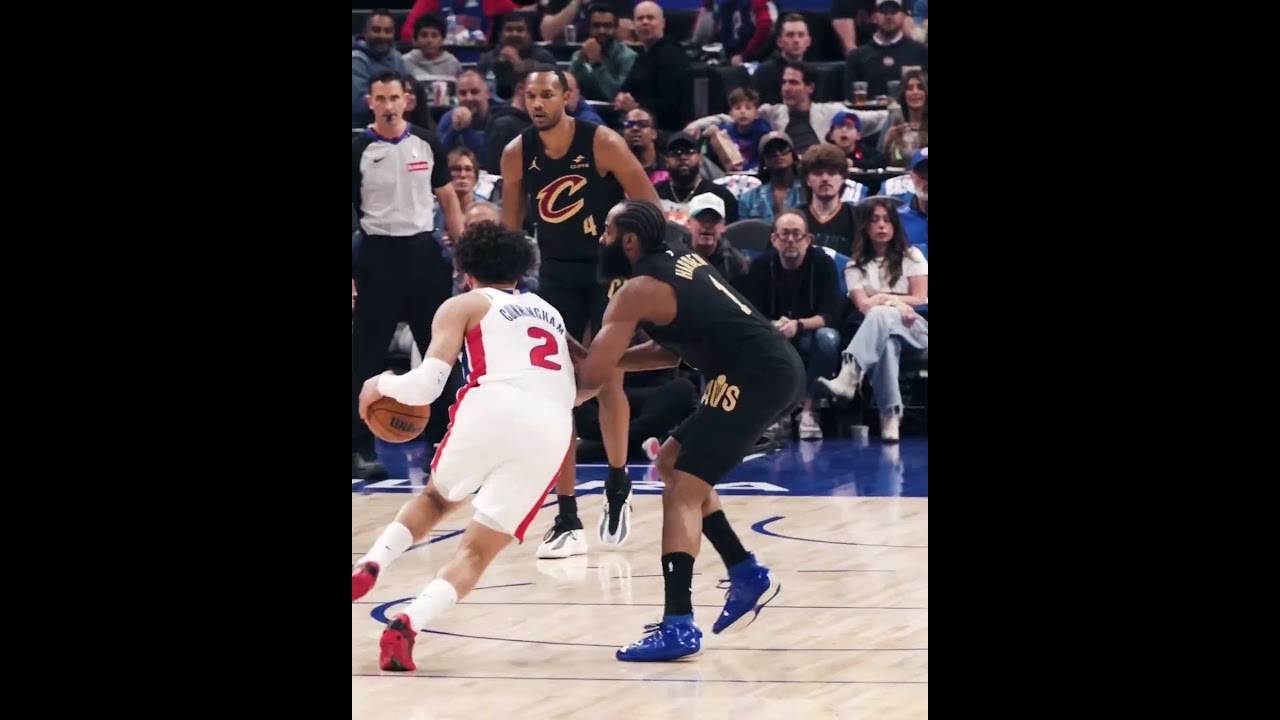Cade Splits The Defense #nba #pistons #nbaplayoffs Cade Splits The Defense #nba #pistons #nbaplayoffs
