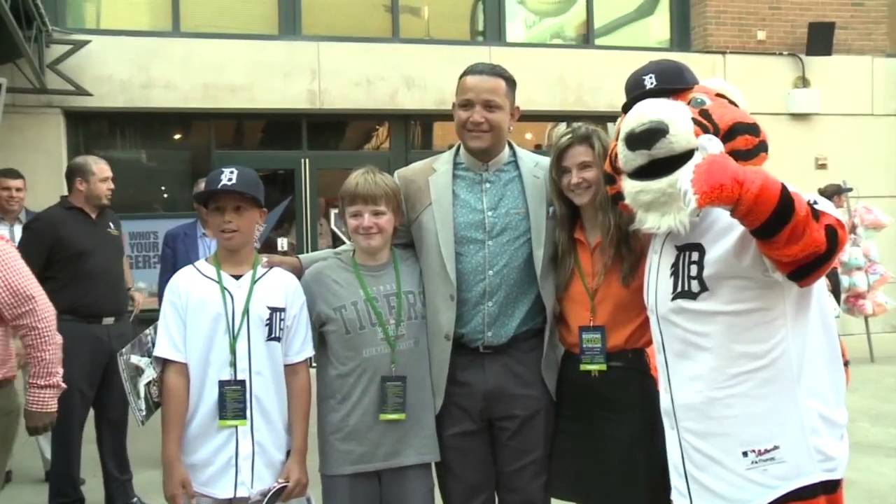 Miggy hosts Keeping Kids in the Game fundraiser Miggy hosts Keeping Kids in the Game fundraiser