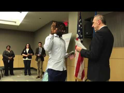 Detroit Lions’ Steve Longa becomes a U.S. citizen Detroit Lions’ Steve Longa becomes a U.S. citizen