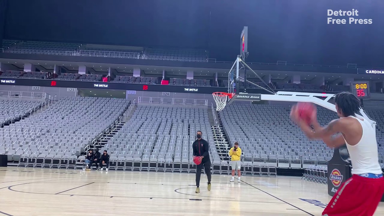 Emoni Bates shows off jumper during practice session Emoni Bates shows off jumper during practice session