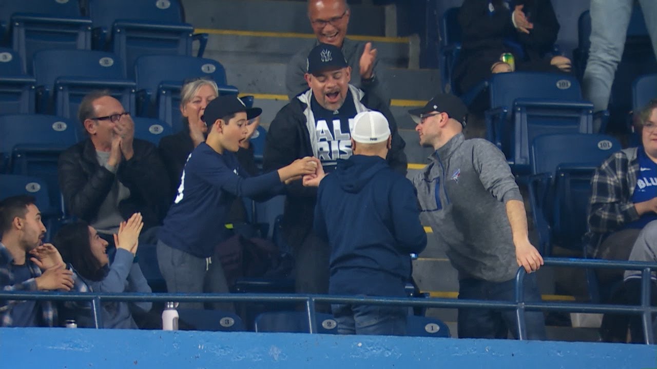 The BEST Fan Moments BUT They Get Increasingly More AWESOME!! The BEST Fan Moments BUT They Get Increasingly More AWESOME!!