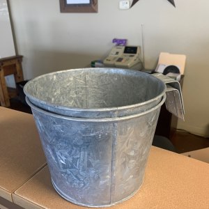 CALF BUCKET METAL W/HANGERS CALF BUCKET METAL W/HANGERS
