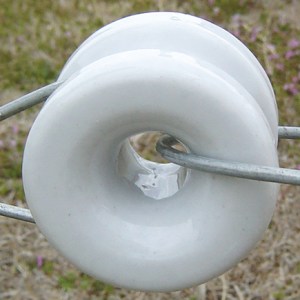 FM INSULATOR DOUGHNUT PORCEL 10CT (2460-5420) FM INSULATOR DOUGHNUT PORCEL 10CT (2460-5420)