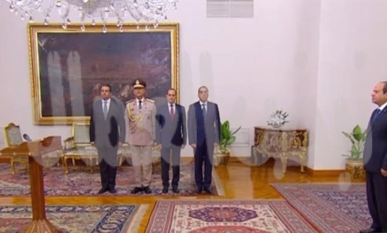 محمد جبران يُؤدي اليمين الدُستورية وزيرًا للعمل أمام الرئيس السيسي .. محمد جبران يُؤدي اليمين الدُستورية وزيرًا للعمل أمام الرئيس السيسي ..