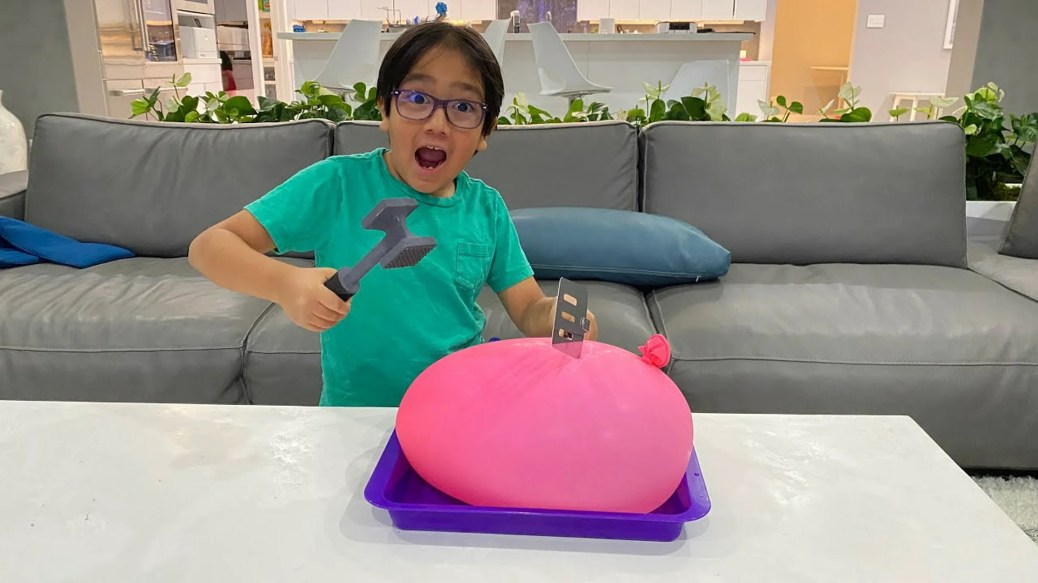 Ice Balloon Melting Animals Easy Science Experiments for kid and more kids activities!! Ice Balloon Melting Animals Easy Science Experiments for kid and more kids activities!!