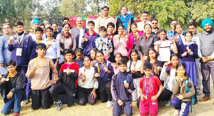 सरकारी मॉडल स्कूल-35 में फिट भारत अभियान के तत्वावधान में वार्षिक खेल दिवस मनाया गया सरकारी मॉडल स्कूल-35 में फिट भारत अभियान के तत्वावधान में वार्षिक खेल दिवस मनाया गया