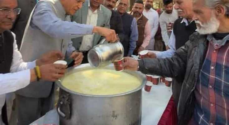 महाशिवरात्रि पर शिव भक्ति के साथ पवन बंसल ने की लंगर में सेवा, देशवासियों को दी महादेव के पावन पर्व की बधाई महाशिवरात्रि पर शिव भक्ति के साथ पवन बंसल ने की लंगर में सेवा, देशवासियों को दी महादेव के पावन पर्व की बधाई