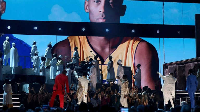 Kobe Bryant remembered at Grammy Awards hours after his death Kobe Bryant remembered at Grammy Awards hours after his death