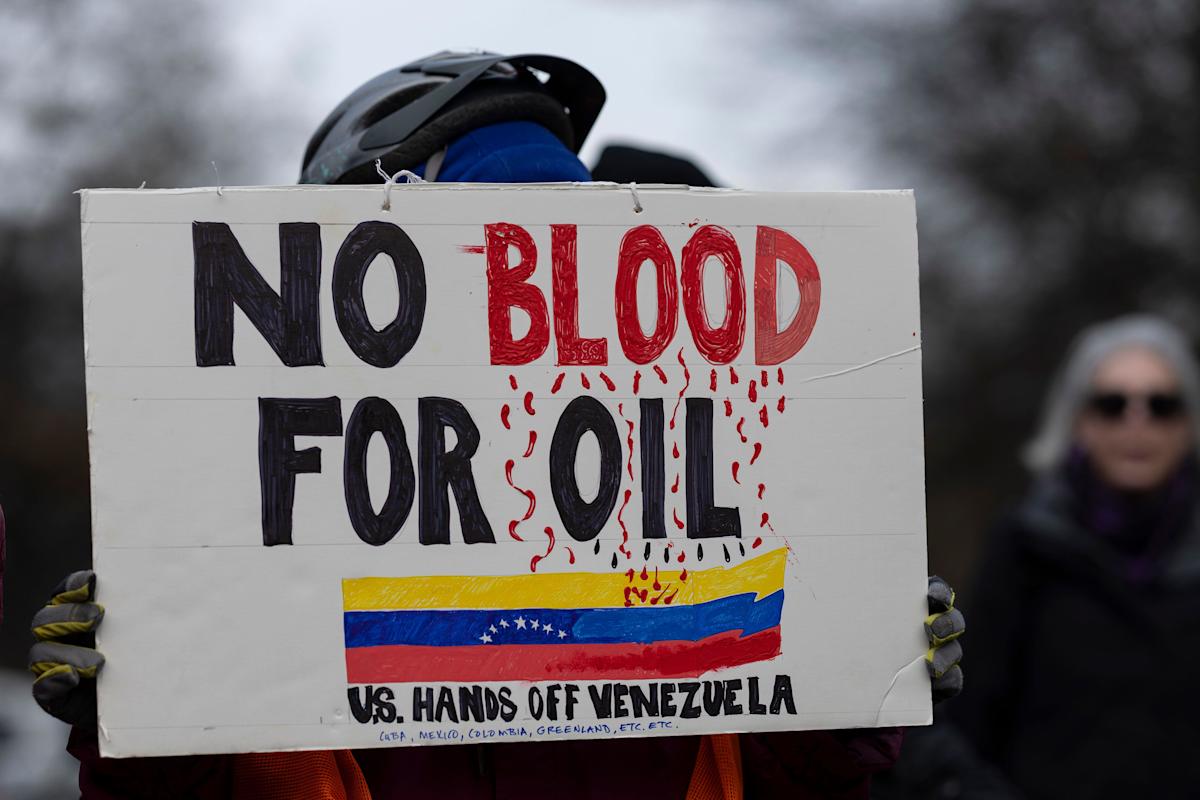 London falls and Europe mixed as Trump says Venezuela will send oil supply to US London falls and Europe mixed as Trump says Venezuela will send oil supply to US
