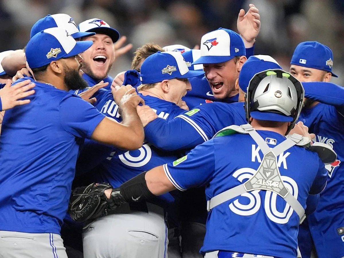 B.C. baseball’s civil war — do you root for the Blue Jays or the Mariners? B.C. baseball’s civil war — do you root for the Blue Jays or the Mariners?