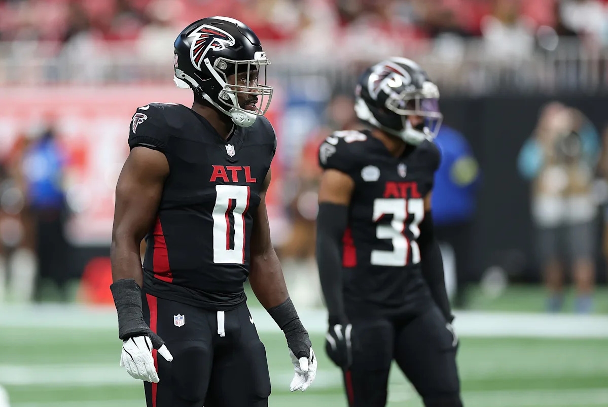 Divine Deablo, two former Falcons make PFF’s top 20 free-agent signings Divine Deablo, two former Falcons make PFF’s top 20 free-agent signings