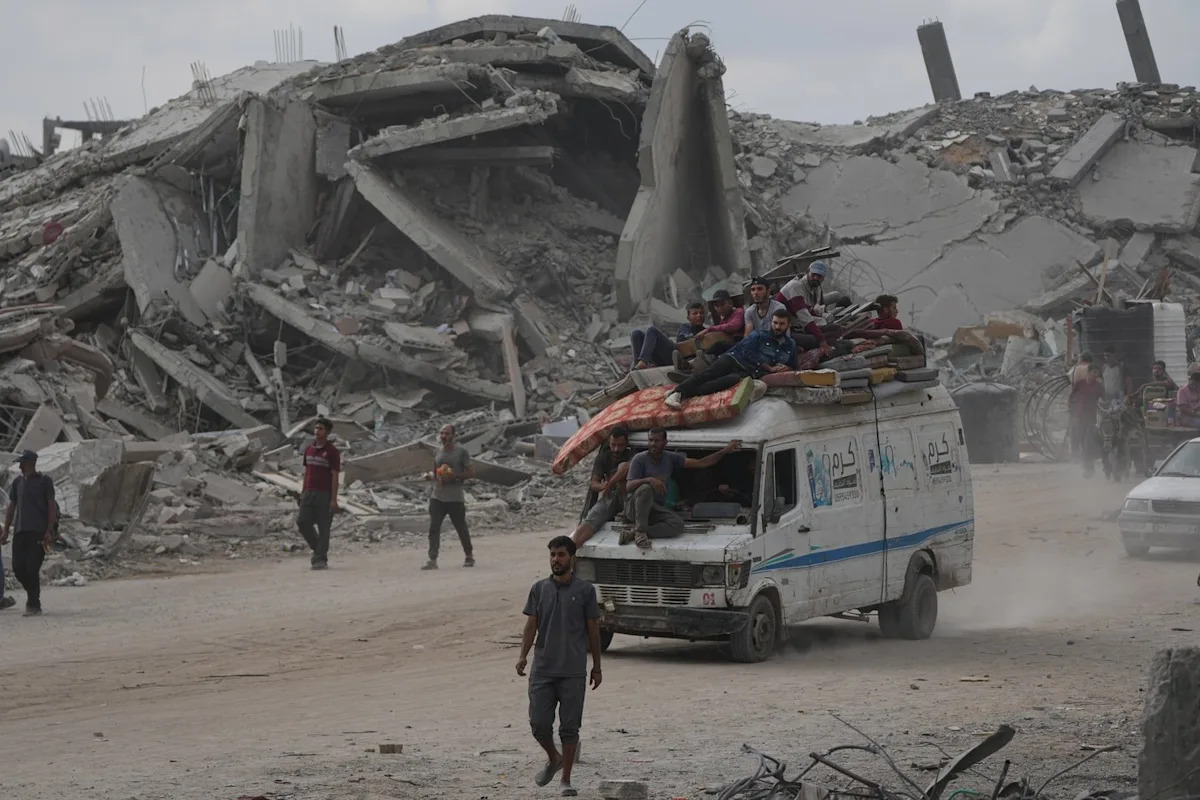 Palestinians journey back home as aid convoys start to enter Gaza Palestinians journey back home as aid convoys start to enter Gaza