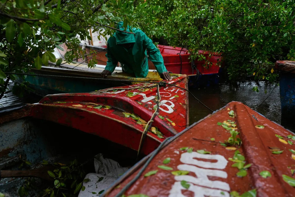 Hurricane Melissa bears down on Jamaica and threatens to be the island’s strongest recorded storm Hurricane Melissa bears down on Jamaica and threatens to be the island’s strongest recorded storm
