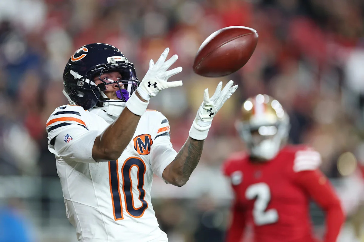 Bears WR Luther Burden suffers leg injury vs. 49ers Bears WR Luther Burden suffers leg injury vs. 49ers
