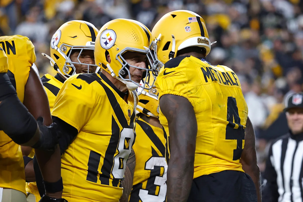 With Steelers facing elimination, the DK Metcalf swipe at a fan may have marked the unofficial end of Aaron Rodgers’ career With Steelers facing elimination, the DK Metcalf swipe at a fan may have marked the unofficial end of Aaron Rodgers’ career