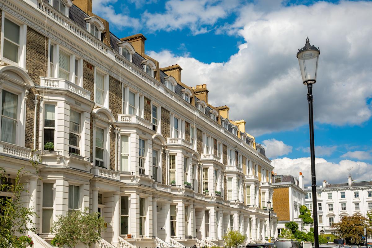 UK house prices dip in September even as wage growth and interest rates support demand UK house prices dip in September even as wage growth and interest rates support demand