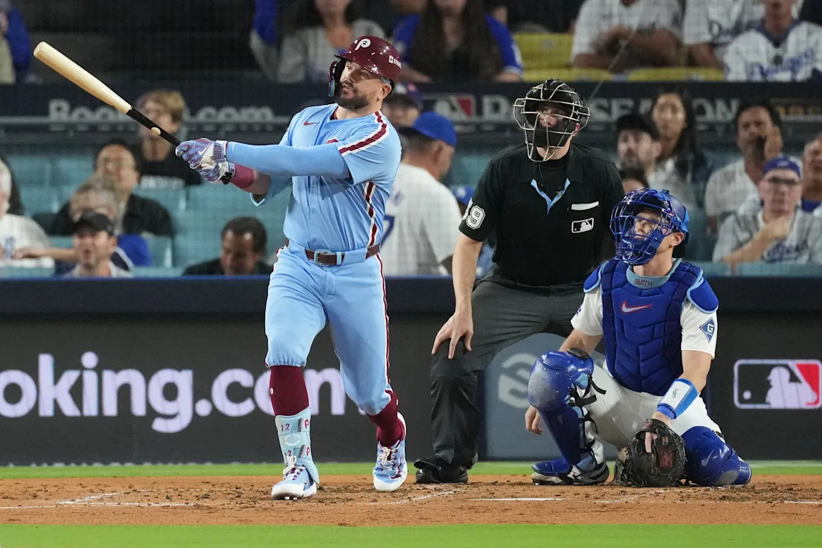 Kyle Schwarber hits two homers to lift Phillies over Dodgers 8-2 and avoid sweep in NLDS Kyle Schwarber hits two homers to lift Phillies over Dodgers 8-2 and avoid sweep in NLDS