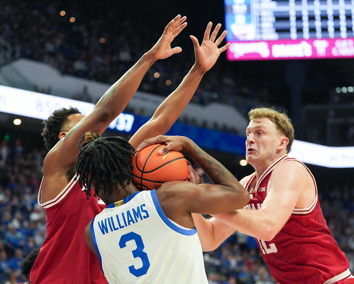 Passive offense the downfall of Indiana basketball’s return to archrival Kentucky Passive offense the downfall of Indiana basketball’s return to archrival Kentucky