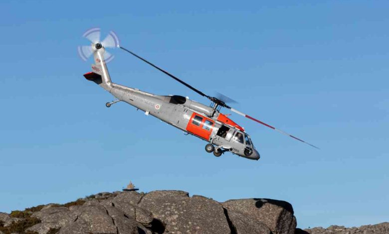 Black Hawk em Ovar. Por dentro dos helicópteros que apoiam o combate aos incêndios Black Hawk em Ovar. Por dentro dos helicópteros que apoiam o combate aos incêndios