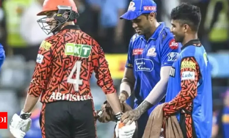 MI VS SRH: సూర్యకుమార్ యాదవ్ ఒక గమనిక కోసం అభిషేక్ శర్మ జేబును తనిఖీ చేస్తాడు | క్రికెట్ న్యూస్ MI VS SRH: సూర్యకుమార్ యాదవ్ ఒక గమనిక కోసం అభిషేక్ శర్మ జేబును తనిఖీ చేస్తాడు | క్రికెట్ న్యూస్