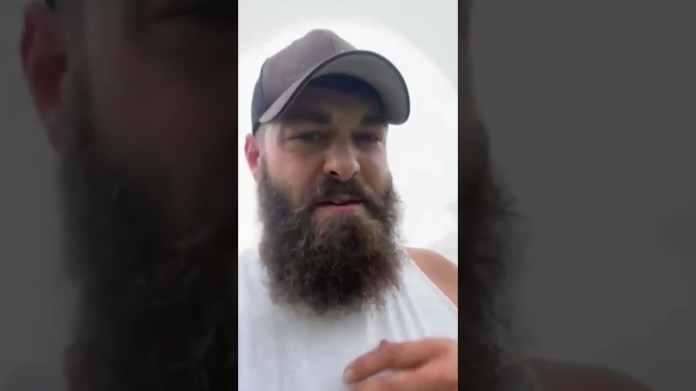 Kind Man Rescues Trapped Owl #Shorts #AnimalRescue Kind Man Rescues Trapped Owl #Shorts #AnimalRescue