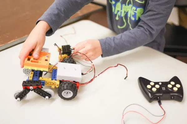 Tips Untuk Membuat Robot Sederhana Dengan Mudah Tips Untuk Membuat Robot Sederhana Dengan Mudah