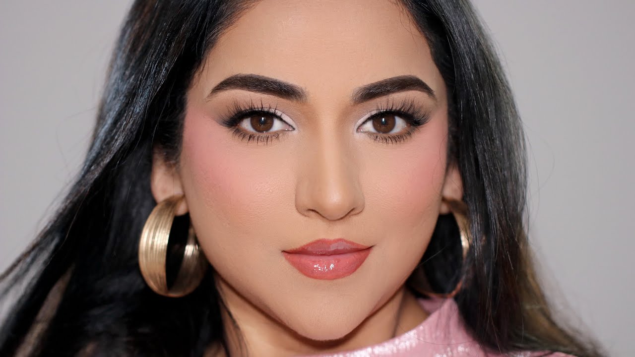 Smitha Deepak – Why You’ll Fall In Love with this Valentine’s Look! Smitha Deepak – Why You’ll Fall In Love with this Valentine’s Look!