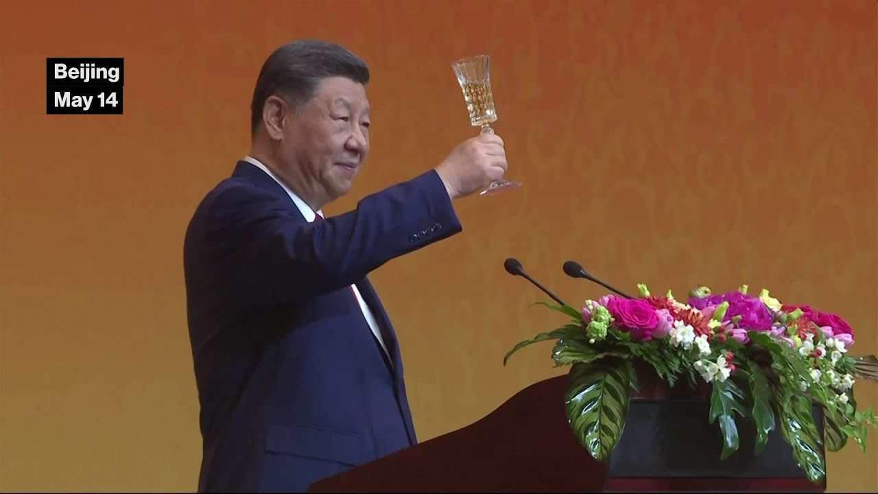 Trump and Xi share a toast to wrap up the first day Trump and Xi share a toast to wrap up the first day