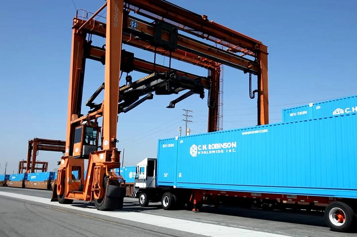 以為只衝擊軟件股?AI 恐慌擴散至傳統行業 物流貨運股單日挫逾一成 以為只衝擊軟件股?AI 恐慌擴散至傳統行業 物流貨運股單日挫逾一成