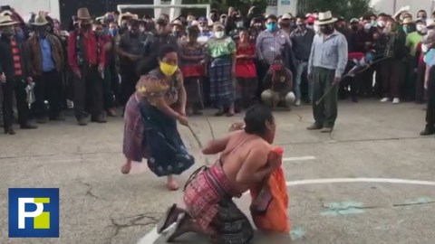 A latigazos, castigan a tres mujeres acusadas de robar artículos para desfavorecidos A latigazos, castigan a tres mujeres acusadas de robar artículos para desfavorecidos