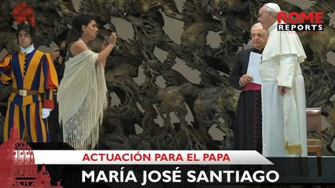 Cantante gitana sorprende al Papa Francisco con dos canciones flamencas Cantante gitana sorprende al Papa Francisco con dos canciones flamencas