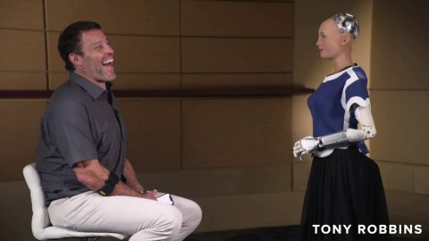 Meet Sophia, World's First AI Humanoid Robot | Tony Robbins Meet Sophia, World's First AI Humanoid Robot | Tony Robbins