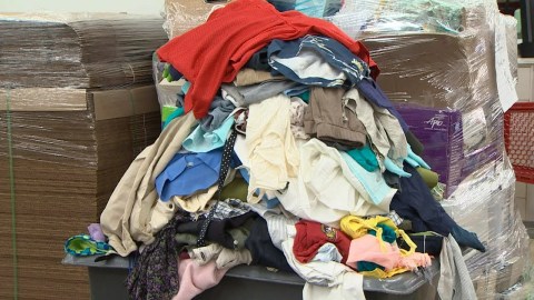 How fast fashion adds to the world's clothing waste problem (Marketplace) How fast fashion adds to the world's clothing waste problem (Marketplace)