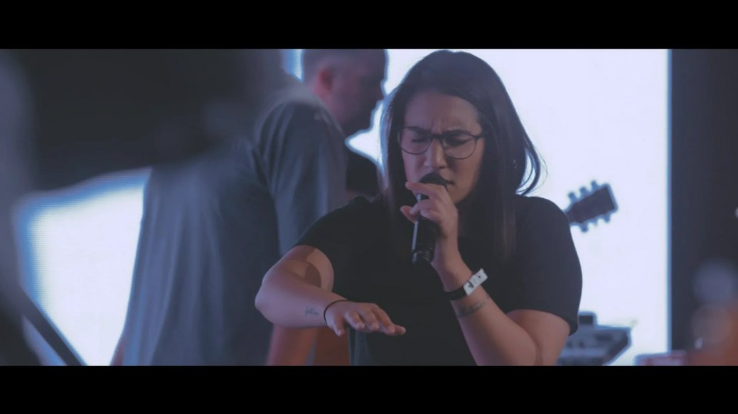 Surrounded ( Fight My Battles ) – UPPERROOM Surrounded ( Fight My Battles ) – UPPERROOM