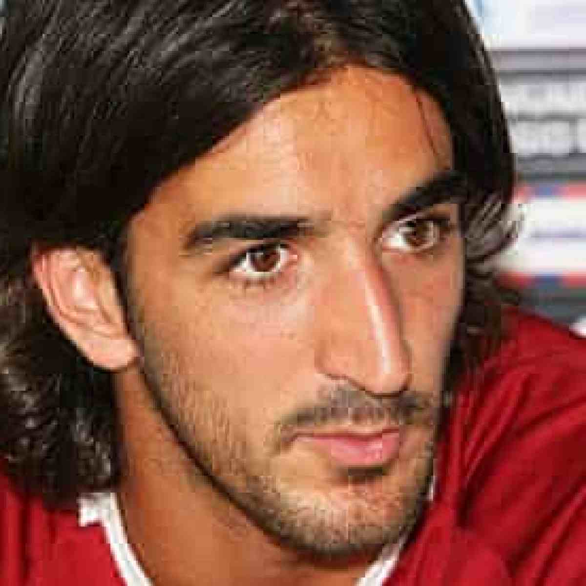 Le destin tragique de Piermario Morosini qui meurt durant un match après avoir perdu toute sa famille Le destin tragique de Piermario Morosini qui meurt durant un match après avoir perdu toute sa famille