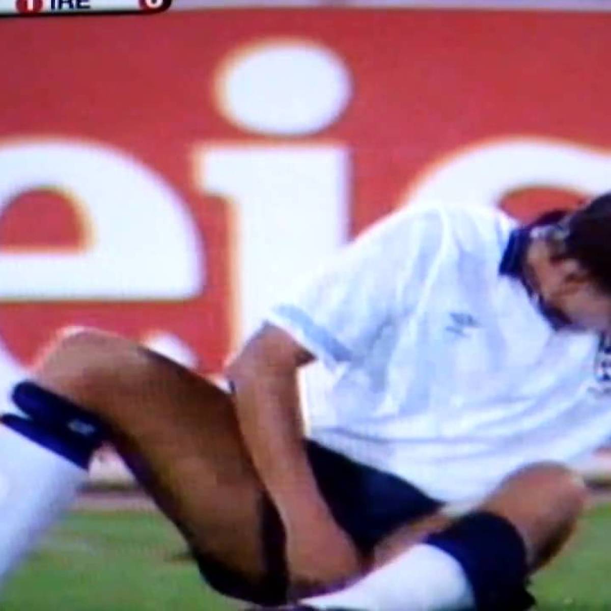 VIDÉO – Gary Lineker se chie dessus pendant un match du Mondial 1990 avec l’Angleterre VIDÉO – Gary Lineker se chie dessus pendant un match du Mondial 1990 avec l’Angleterre