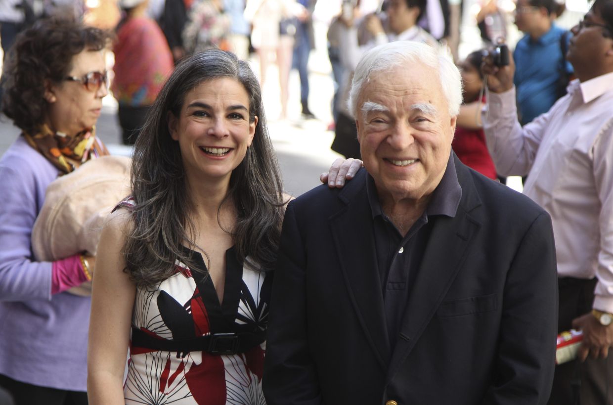 Arthur Frommer, creator of ‘Europe On 5 Dollars A Day’ travel guides, dies at 95 Arthur Frommer, creator of ‘Europe On 5 Dollars A Day’ travel guides, dies at 95