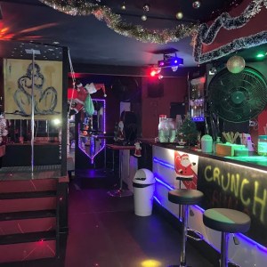 LE CRUNCH SAUNA/BAR AMBIANCE MASCULIN LE CRUNCH SAUNA/BAR AMBIANCE MASCULIN