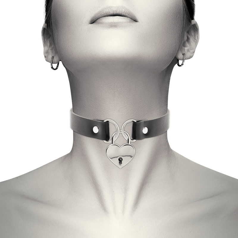 COQUETTE CHIC DESIRE – COLLIER EN CUIR VEGAN AVEC ACCESSOIRE COEUR AVEC CL?