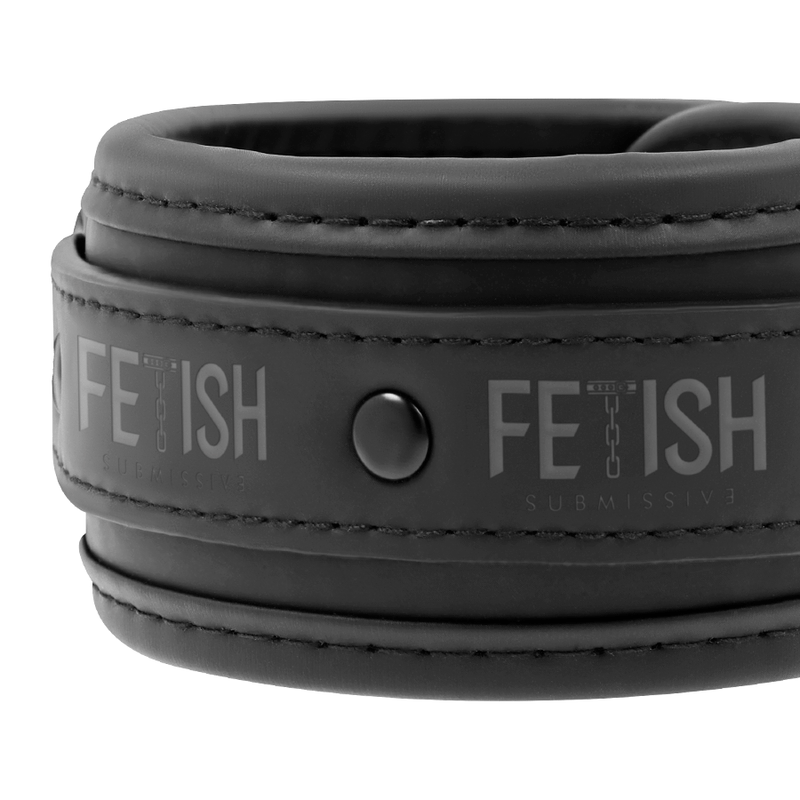 FETISH SUBMISSIVE – POSITION JAMBES OUVERTES AVEC MENOTTES DOUBLÉES EN NOPRÈNE