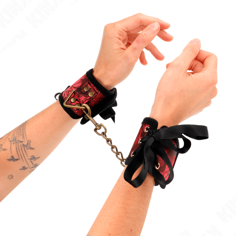 KINK – ATTACHE-POIGNETS SCANDAL DÉTAILS DENTELLE ROUGE-NOIR 24,5 CM X 6,5 CM