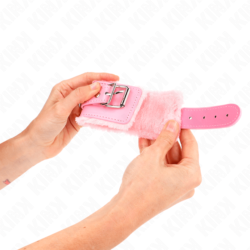 KINK – APPUI-POIGNETS DOUBLÉS DE FOURRURE ROSE AVEC CEINTURE ROSE RÉGLABLE 17-29 CM X 6 CM