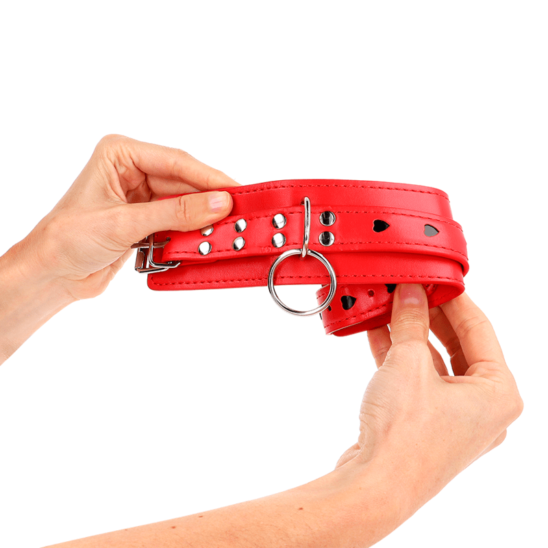 KINK – APPAREILS-POIGNETS ROUGES AVEC INCRUSTATION COEUR NOIR RÉGLABLE 21-28 CM X 5,5 CM