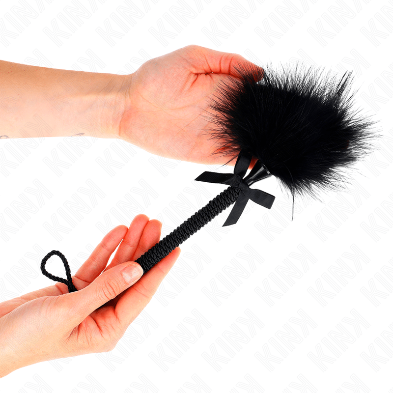 KINK – Baguette en corde de nylon avec plumes chatouillantes et noeud noir 25 cm