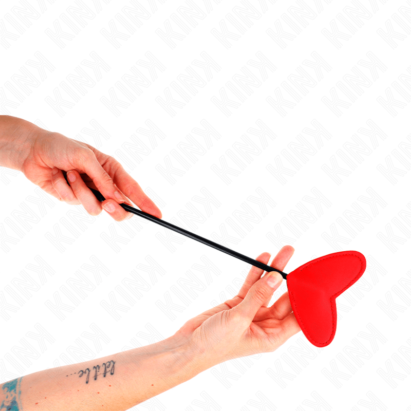 KINK – PALETTE EN FORME DE COEUR ROUGE 33 X 10 CM