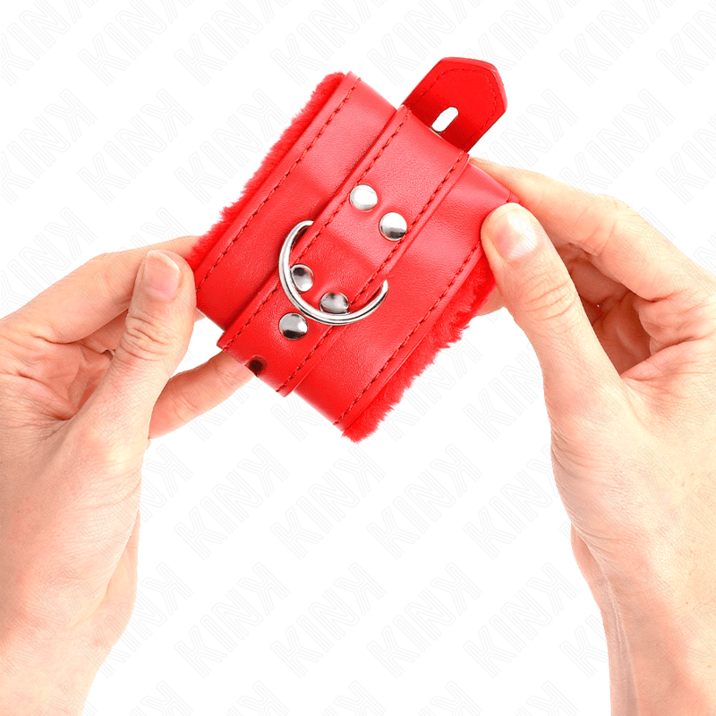 KINK – APPUI-POIGNETS DOUBLÉS DE FOURRURE AVEC TROUS CARRÉS ROUGE ET CEINTURE ROUGE RÉGLABLE 17-29 CM X 6 CM