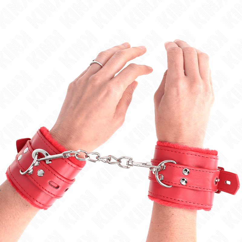KINK – APPUI-POIGNETS DOUBLÉS DE FOURRURE AVEC TROUS CARRÉS ROUGE ET CEINTURE ROUGE RÉGLABLE 17-29 CM X 6 CM