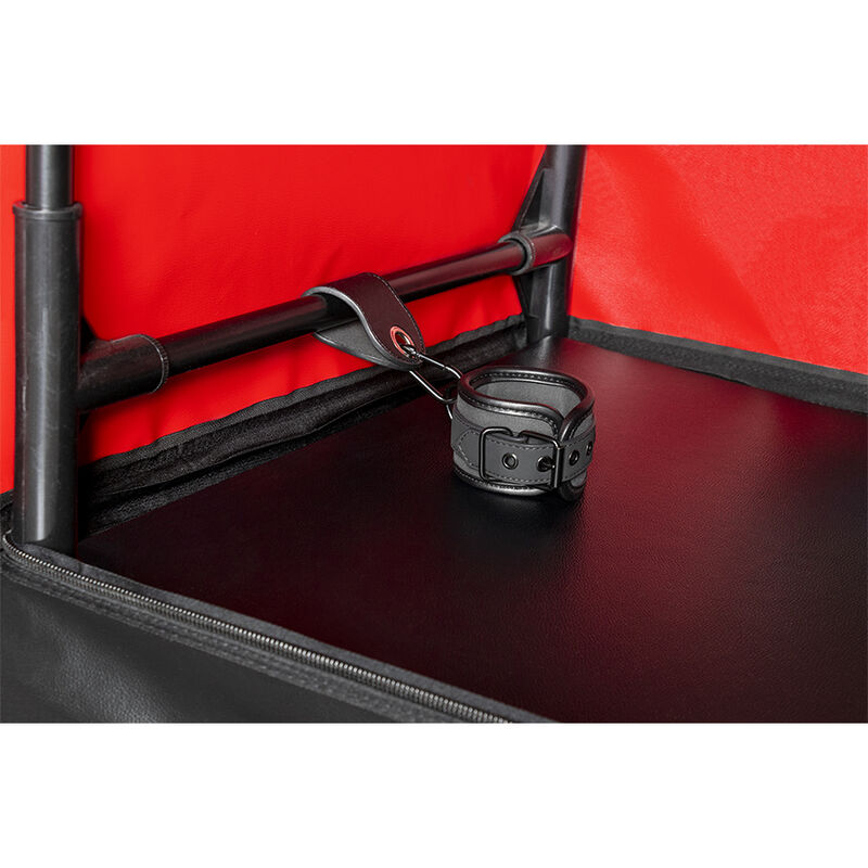 SECRET DOME – KINK CLUB CABINA BUKKAKE NOIR ET ROUGE