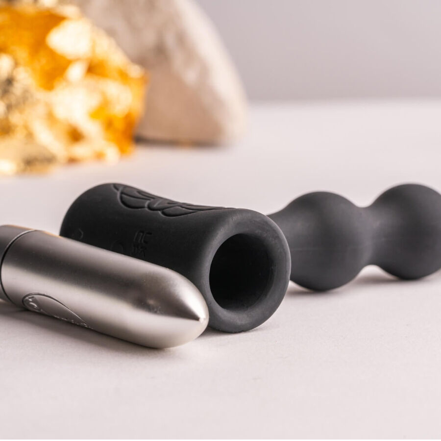 ROCKS-OFF – PETITE SENSATIONS PERLES ANAL PLUG VIBRATEUR NOIR