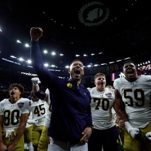 ノートルダム大聖堂は会議に参加すべきでしょうか? ノートルダム大聖堂は会議に参加すべきでしょうか?